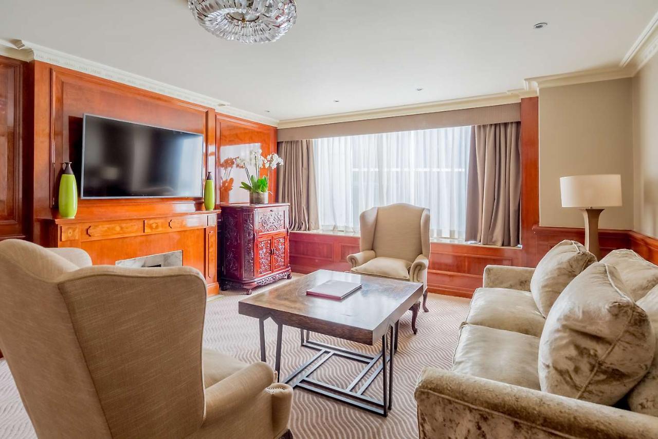 Radisson Blu Hotel, London Heathrow Hillingdon Ngoại thất bức ảnh