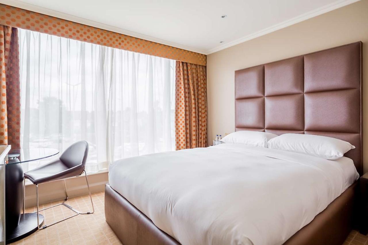 Radisson Blu Hotel, London Heathrow Hillingdon Ngoại thất bức ảnh