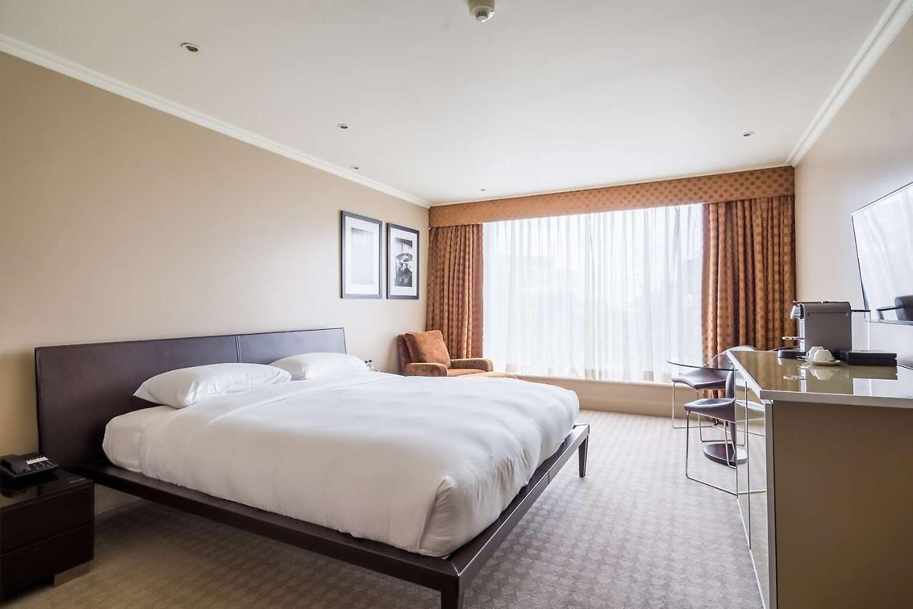 Radisson Blu Hotel, London Heathrow Hillingdon Ngoại thất bức ảnh