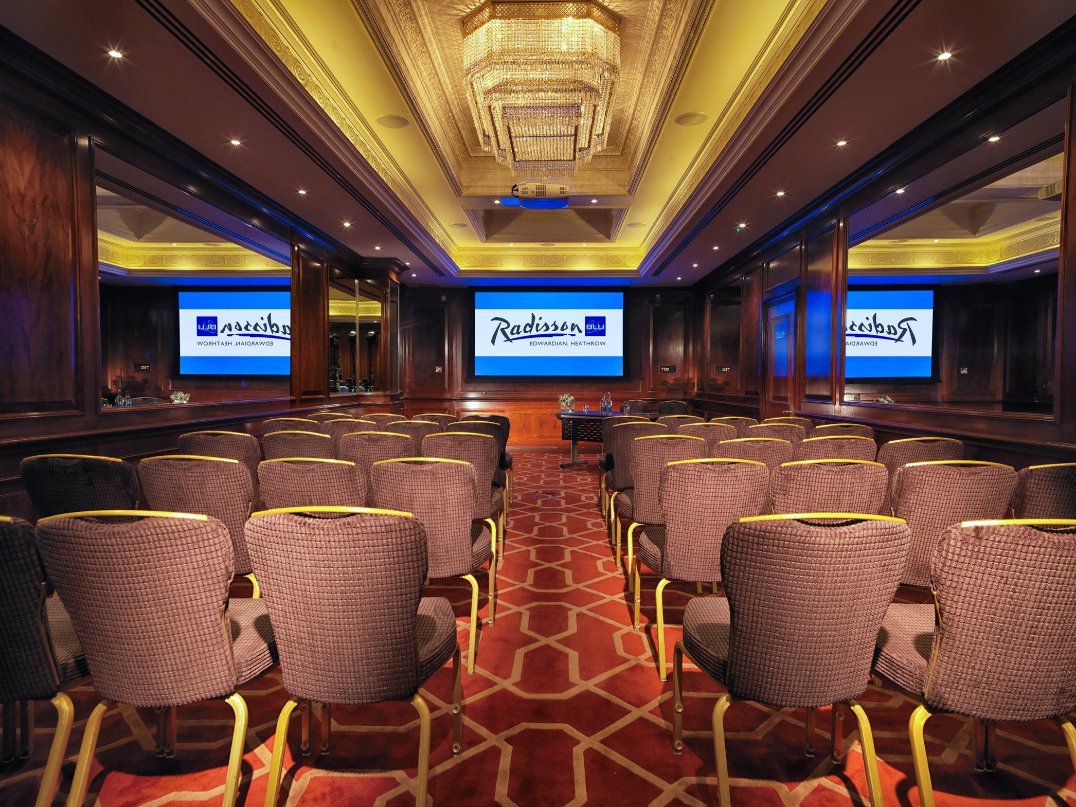 Radisson Blu Hotel, London Heathrow Hillingdon Ngoại thất bức ảnh